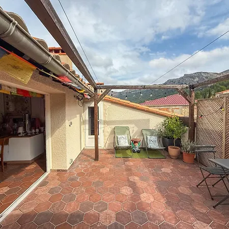 Origines Πανσιόν Tautavel